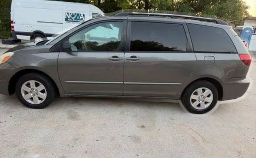 2004 Toyota Sienna XLE