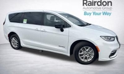 2024 Chrysler Pacifica Touring