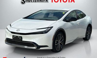 2025 Toyota Prius LE