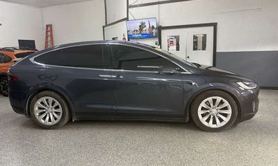 2020 Tesla Model X Long Range