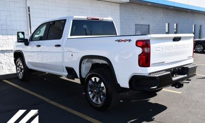 2023 Chevrolet Silverado HD Custom