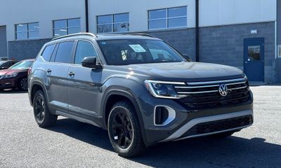 2024 Volkswagen Atlas 4MOTION Peak Edition