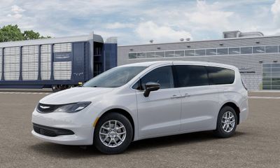 2026 Chrysler Voyager LX