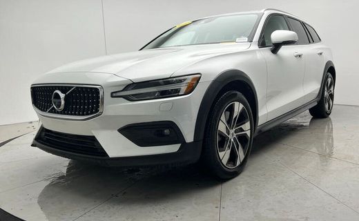 2022 Volvo V60CC Momentum Excl S60
