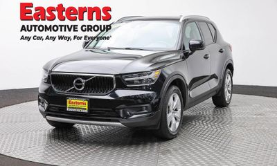 2022 Volvo XC40 Momentum