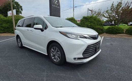 2022 Toyota Sienna XLE