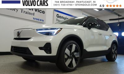 2023 Volvo XC40 Ultimate Dark