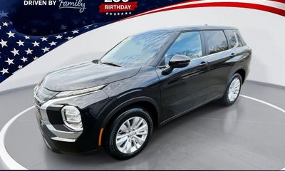 2026 Mitsubishi Outlander ES