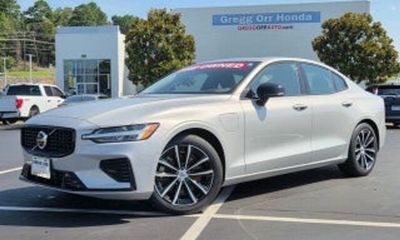 2023 Volvo S60 Plus Dark