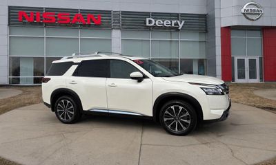 2023 Nissan Pathfinder Platinum