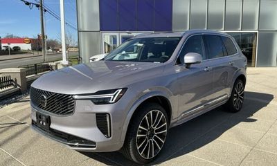 2026 Volvo XC90 Plus Bright