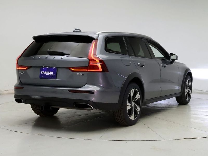 2020 Volvo V60cc — a typically priced live listing