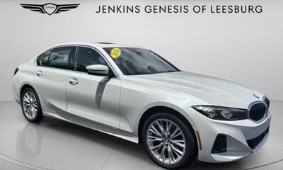 2024 BMW 330E Hybrid Plug