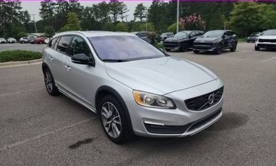 2017 Volvo V60CC Premier