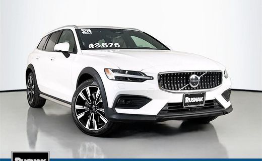 2024 Volvo V60CC Ultimate