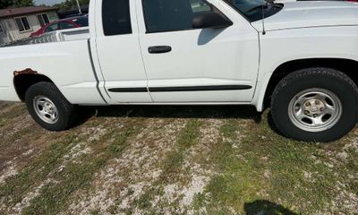 2005 Dodge Dakota ST