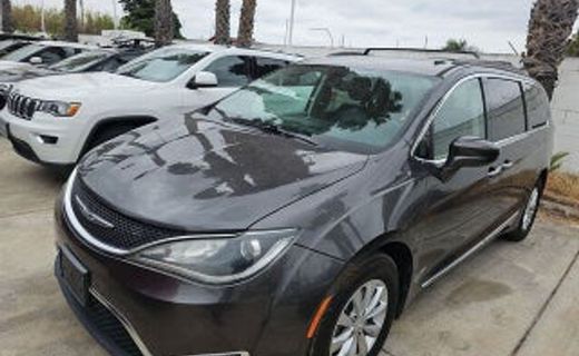 2018 Chrysler Pacifica Touring L