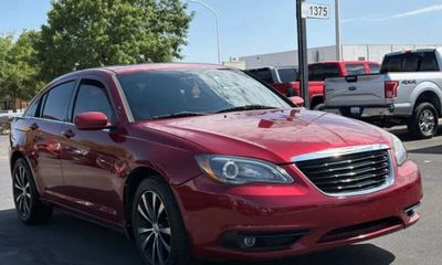 2013 Chrysler 200 Limited Sedan