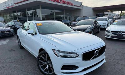 2018 Volvo S90 Momentum