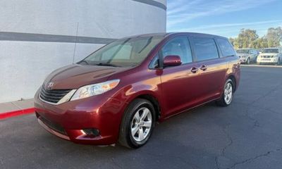 2012 Toyota Sienna Base 7 Passenger