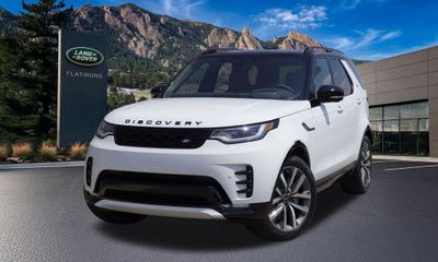 2026 Land Rover Discovery P360 Dynamic SE