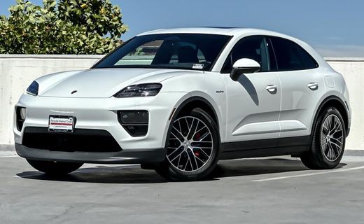 2025 Porsche Macan 4S Electric