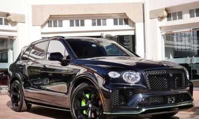 2025 Bentley Bentayga S Black Edition