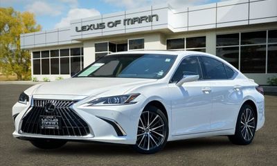 2025 Lexus ES 300H Premium