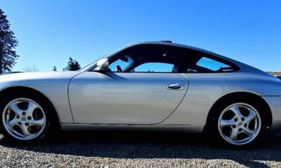 2001 Porsche 911 Carrera