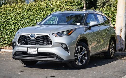 2021 Toyota Highlander XLE NAV