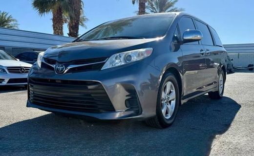 2018 Toyota Sienna LE