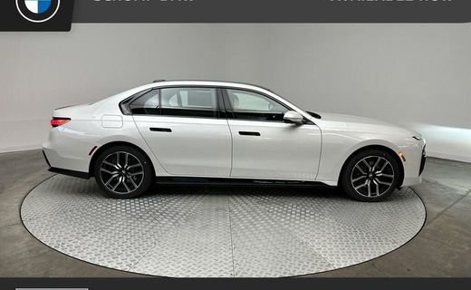 2025 BMW 750e xDrive