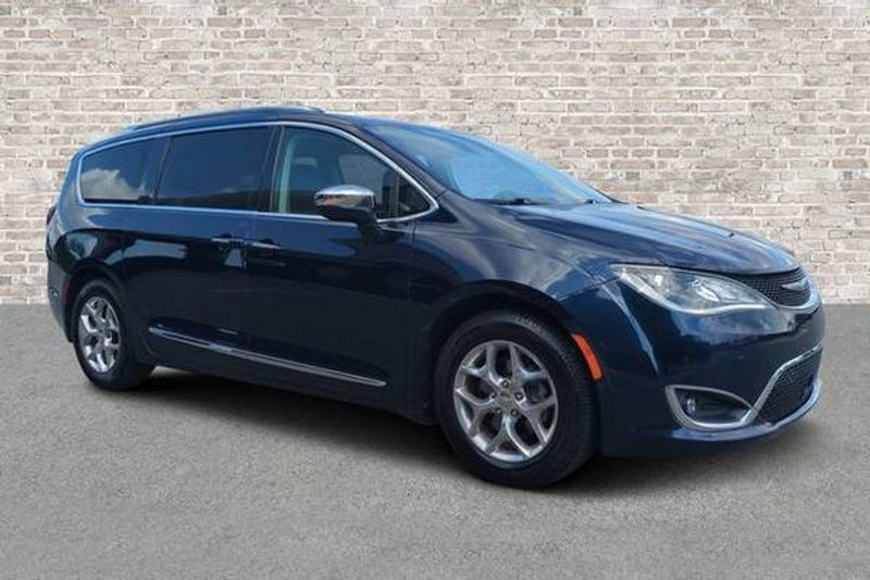 2018 Chrysler Pacifica — a typically priced live listing
