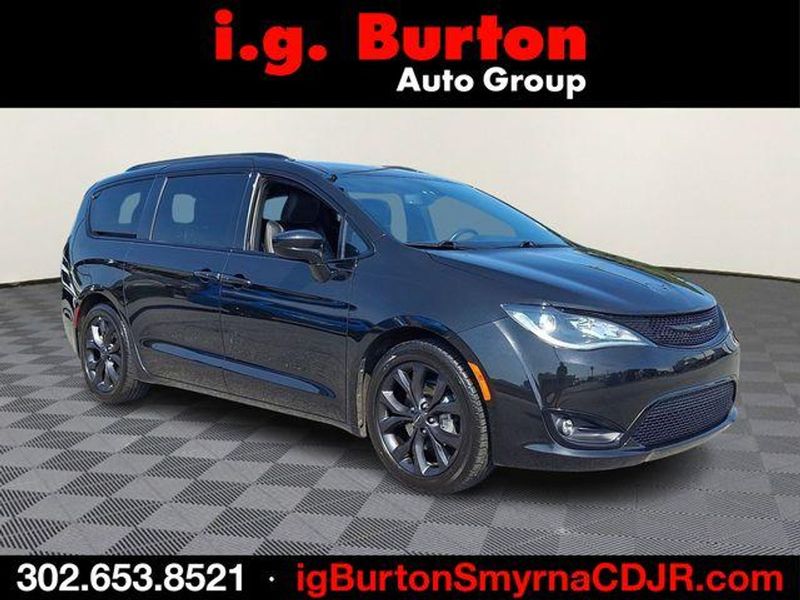 2020 Chrysler Pacifica — a typically priced live listing
