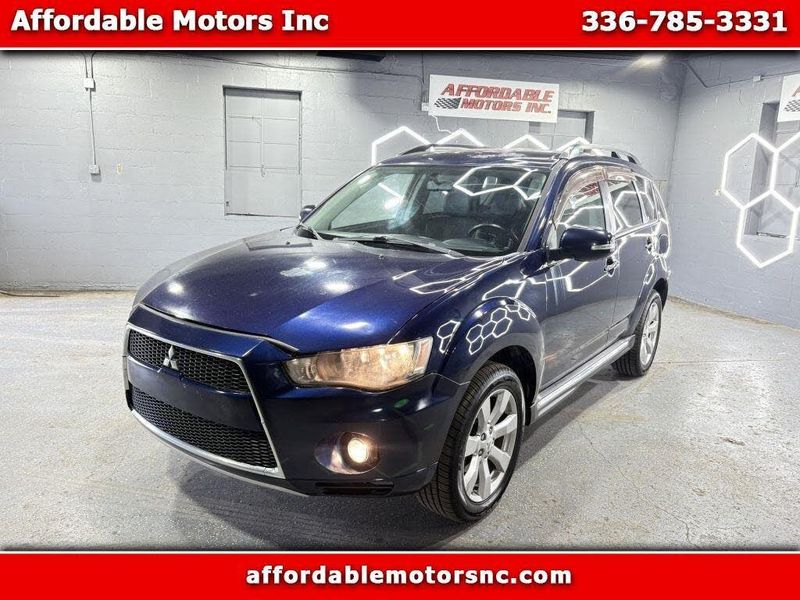 2010 Mitsubishi Outlander — a typically priced live listing