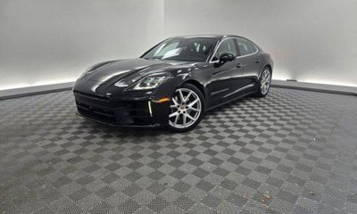 2026 Porsche Panamera 4