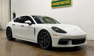 2018 Porsche Panamera Base 4