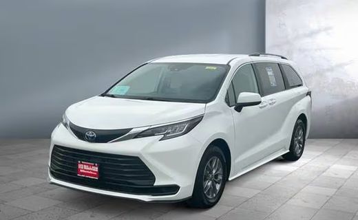 2023 Toyota Sienna LE