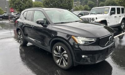 2023 Volvo XC40 Plus Dark