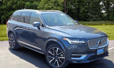 2023 Volvo XC90 Plus Bright