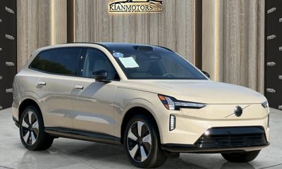 2025 Volvo EX90 Plus
