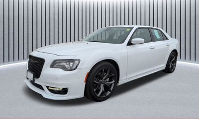 2023 Chrysler 300 Touring L
