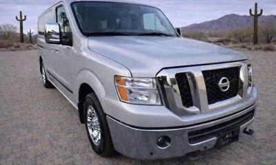 2019 Nissan NV V8 SL