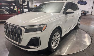 2025 Audi Q7 Quattro Premium