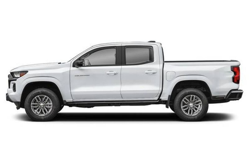 2025 Chevrolet Colorado — a typically priced live listing