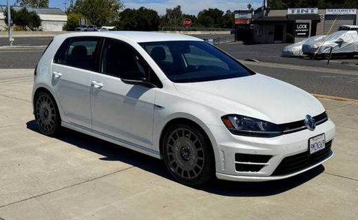 2017 Volkswagen Golf R Base