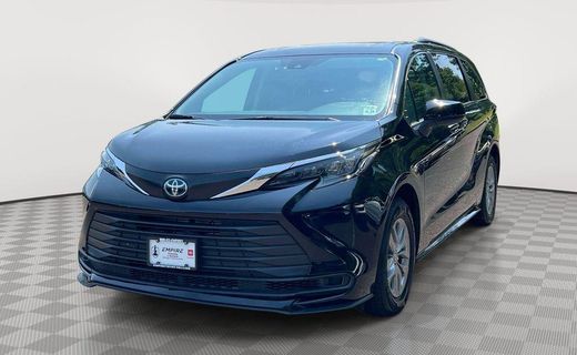 2024 Toyota Sienna LE
