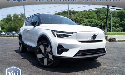 2023 Volvo XC40 Ultimate Dark