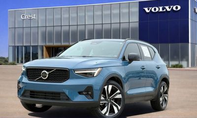 2023 Volvo XC40 Ultimate Dark