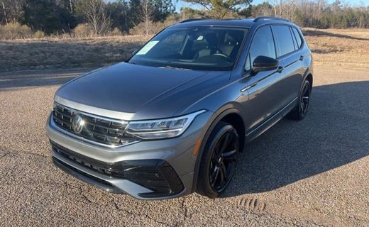 2023 Volkswagen Tiguan SE Black